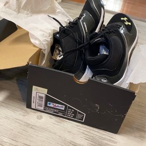 New Under Armour cleats sz 10
